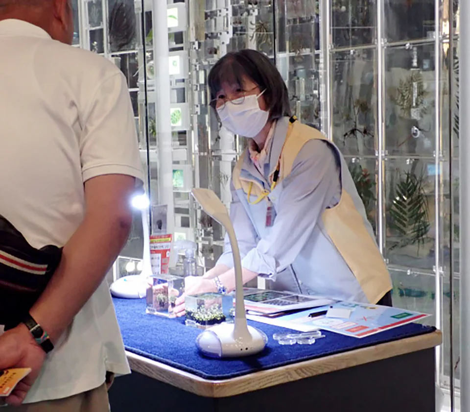 かはくのモノ語りワゴンの様子