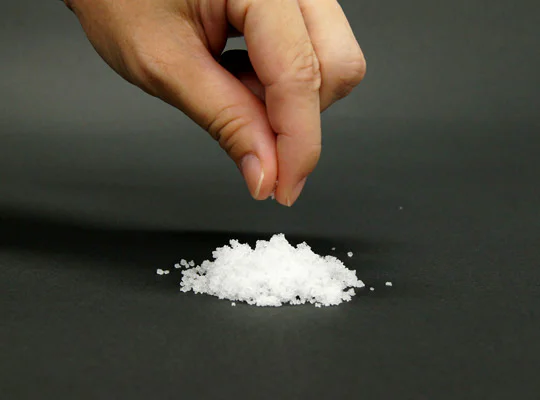 【工作】塩で！？キラキラ光る絵をかこう！-見てみよう②