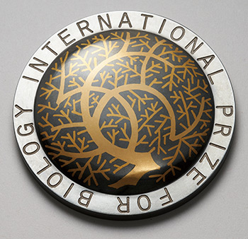 Medal of the International Prize for Biology ©The Japan Society for the Promotion of Science