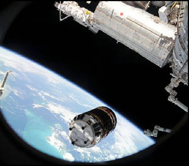 ISSへのドッキングを控えたHTV