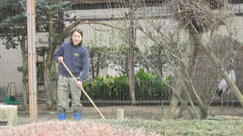 恩賜上野動物園 飼育展示課東園飼育展示係鶴舎担当 永野 知さん