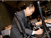 �֎q�ɃT�C�����鏬�ѐ搶