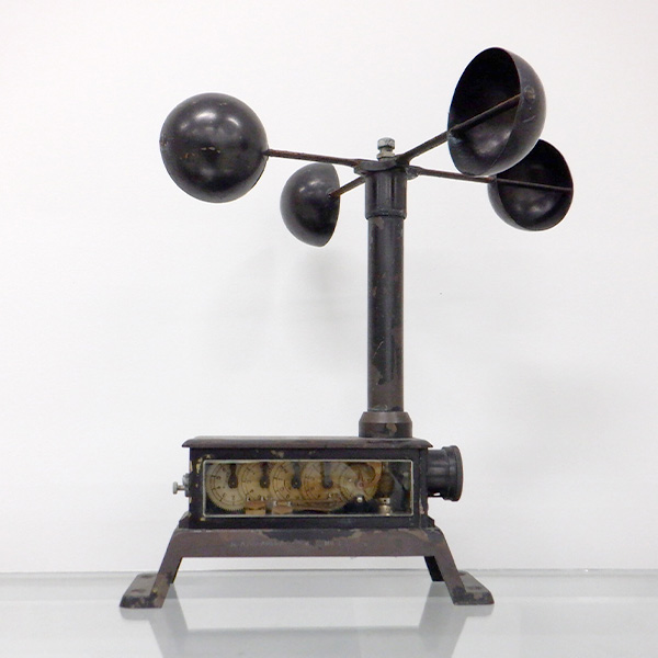 ロビンソン風速計（所蔵：気象庁）